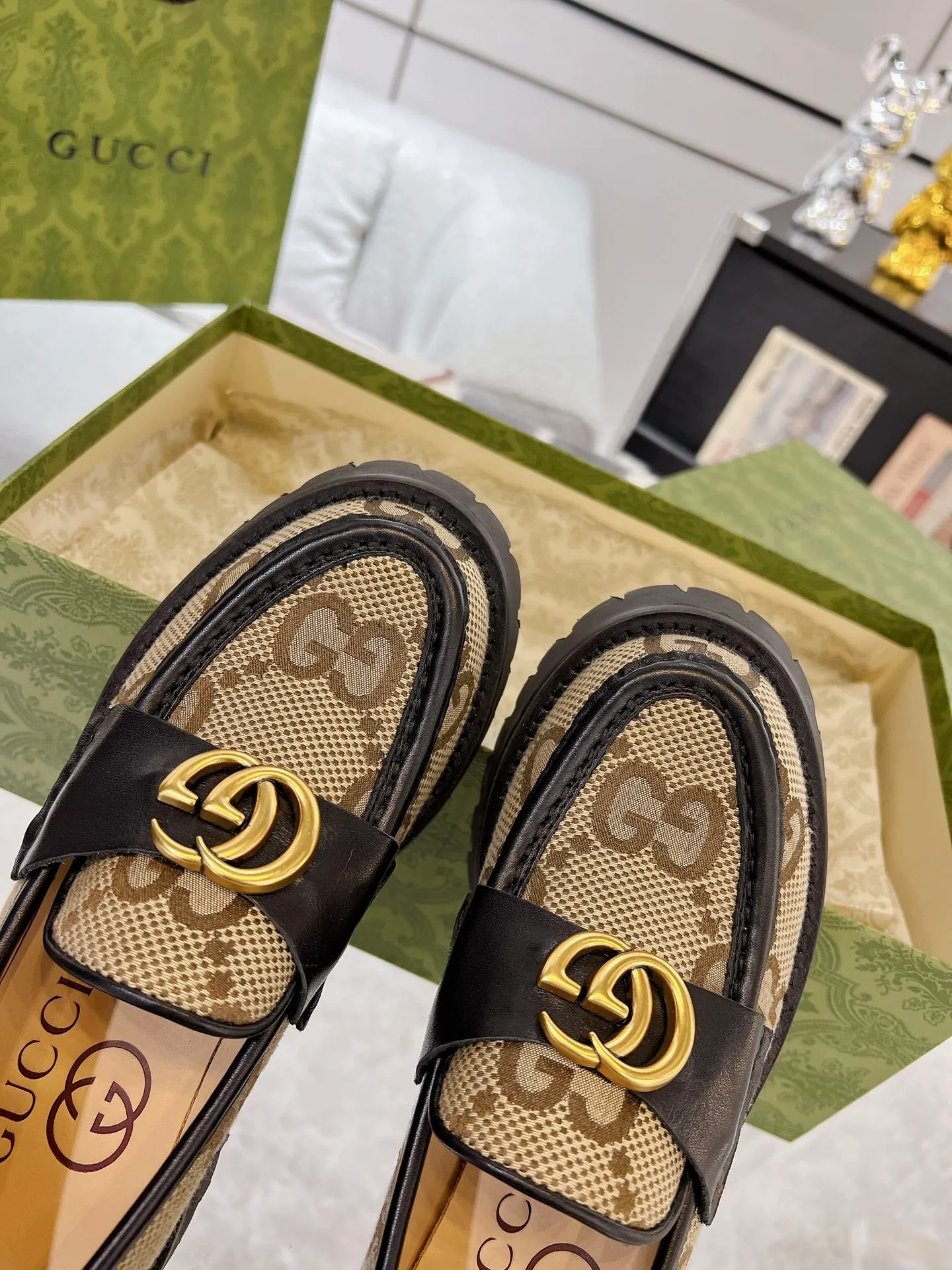 👟👟Ex-factory price 560👟👟 Male +10 Gucci Gucci 2023 early spring new product! The original version is developed into a higher version. Both men and women have open edge beads to ensure consistent quality. Size: 35-41# for women and 39-45# for men.